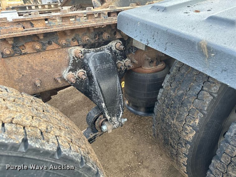 image for item DV0605 2015 Freightliner  Cascadia 125 semi truck