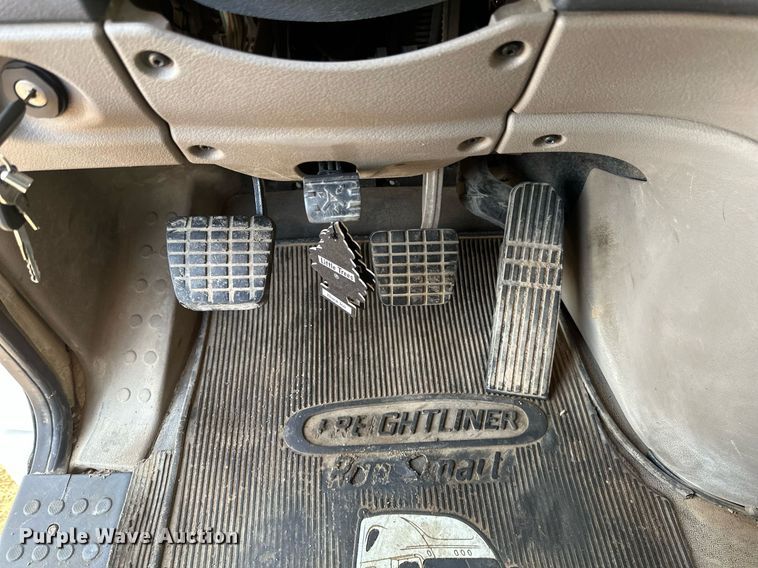 image for item DV0605 2015 Freightliner  Cascadia 125 semi truck