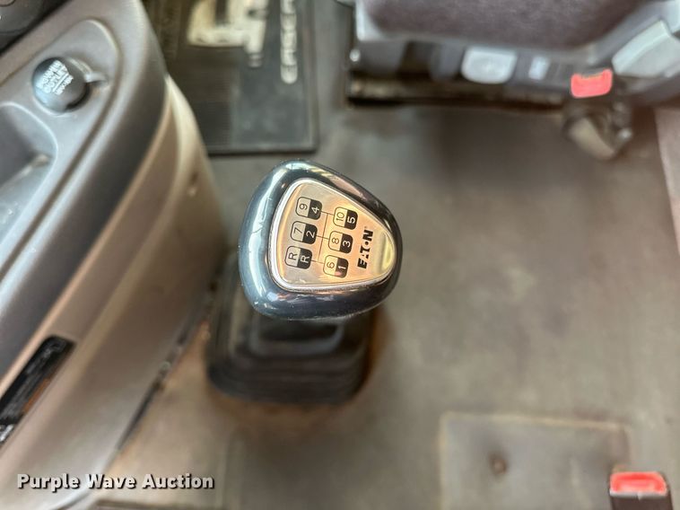 image for item DV0605 2015 Freightliner  Cascadia 125 semi truck