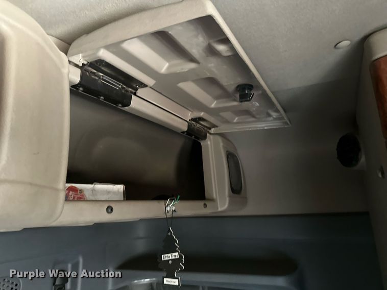 image for item DV0605 2015 Freightliner  Cascadia 125 semi truck