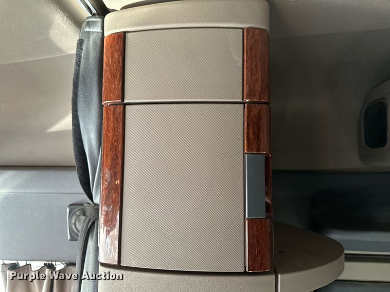 image for item DV0605 2015 Freightliner  Cascadia 125 semi truck