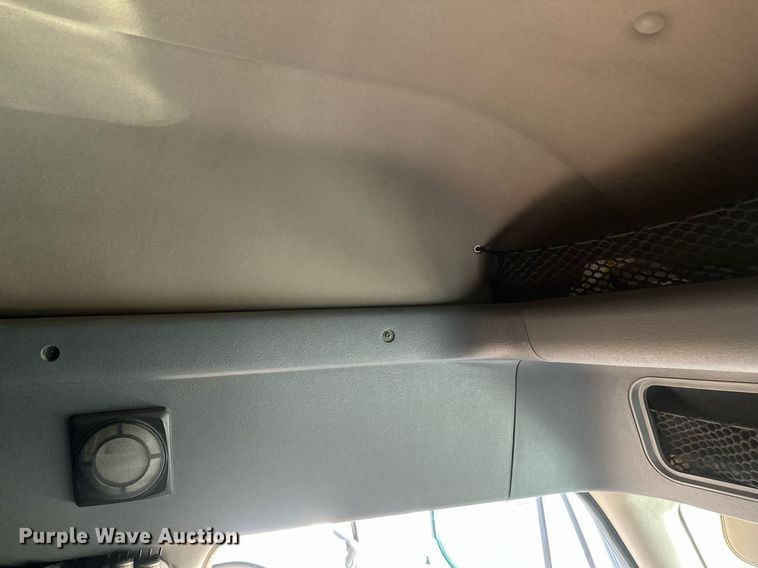 image for item DV0605 2015 Freightliner  Cascadia 125 semi truck