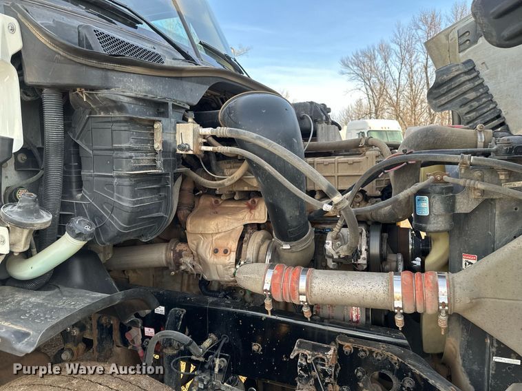 image for item DV0605 2015 Freightliner  Cascadia 125 semi truck