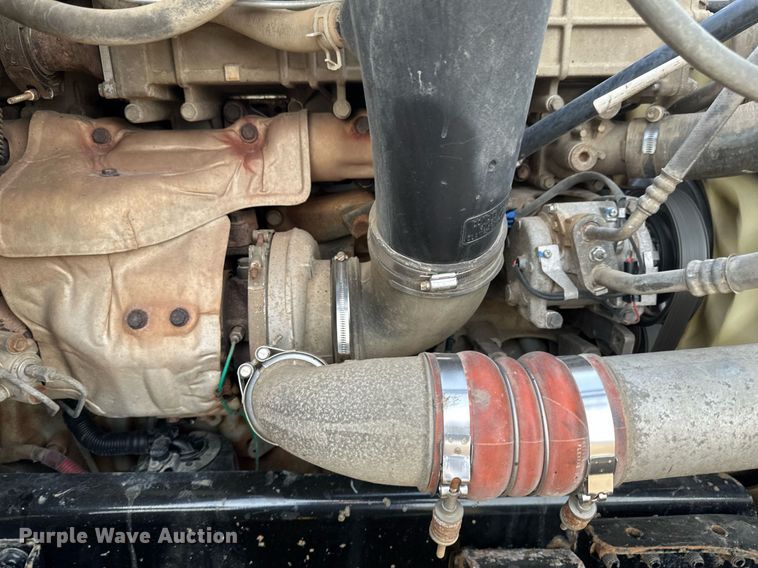 image for item DV0605 2015 Freightliner  Cascadia 125 semi truck