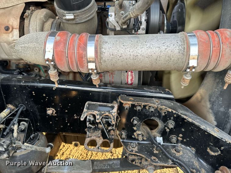 image for item DV0605 2015 Freightliner  Cascadia 125 semi truck