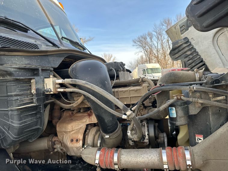 image for item DV0605 2015 Freightliner  Cascadia 125 semi truck