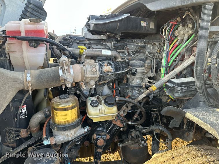 image for item DV0605 2015 Freightliner  Cascadia 125 semi truck