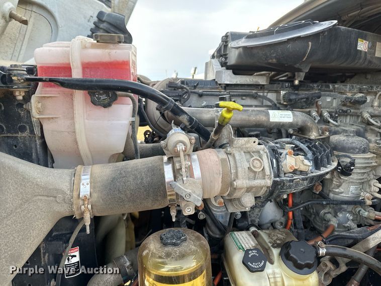 image for item DV0605 2015 Freightliner  Cascadia 125 semi truck