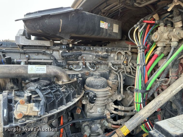 image for item DV0605 2015 Freightliner  Cascadia 125 semi truck