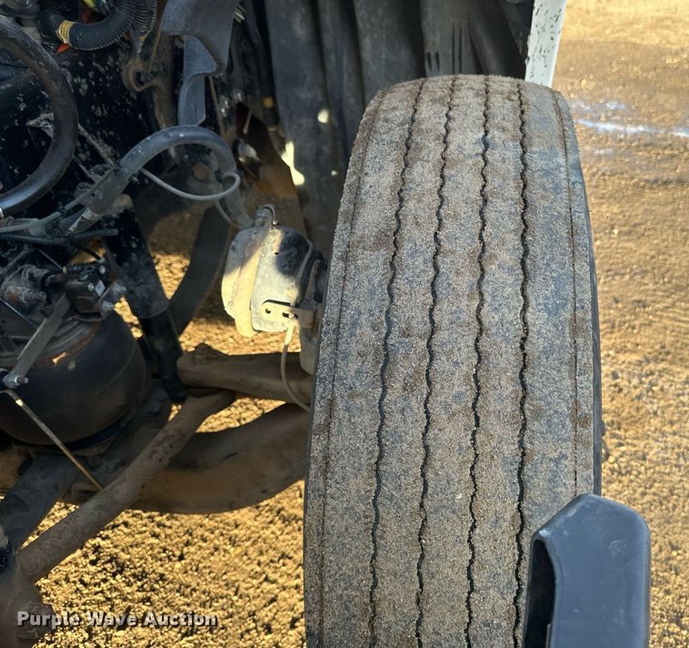 image for item DV0605 2015 Freightliner  Cascadia 125 semi truck