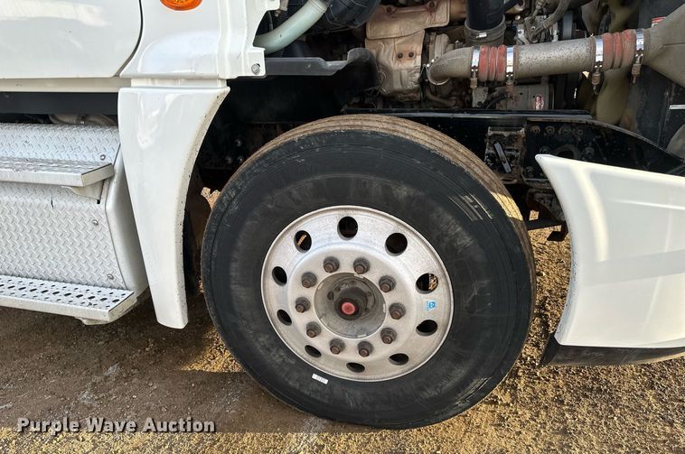 image for item DV0605 2015 Freightliner  Cascadia 125 semi truck