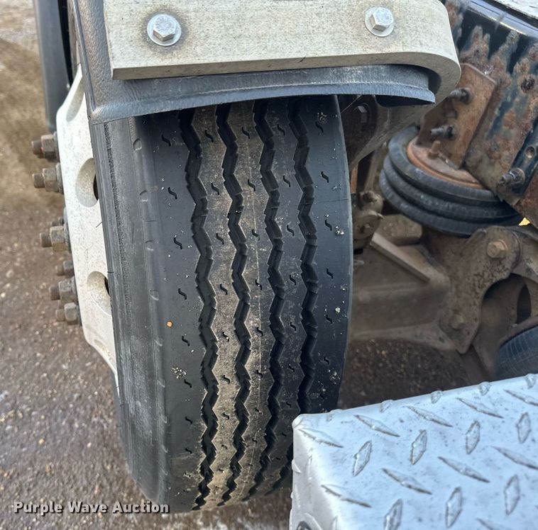 image for item DV0605 2015 Freightliner  Cascadia 125 semi truck