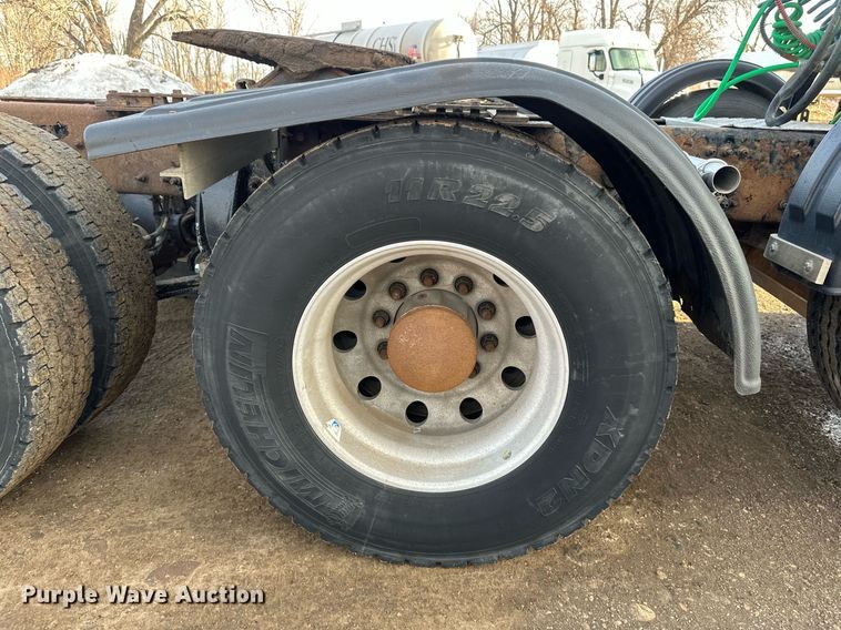 image for item DV0605 2015 Freightliner  Cascadia 125 semi truck