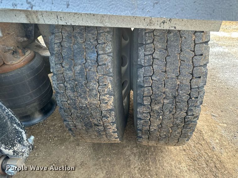 image for item DV0605 2015 Freightliner  Cascadia 125 semi truck