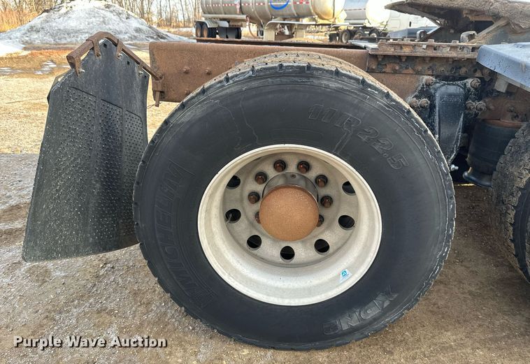 image for item DV0605 2015 Freightliner  Cascadia 125 semi truck