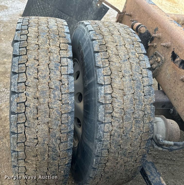 image for item DV0605 2015 Freightliner  Cascadia 125 semi truck