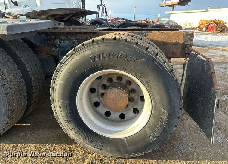 image for item DV0605 2015 Freightliner  Cascadia 125 semi truck