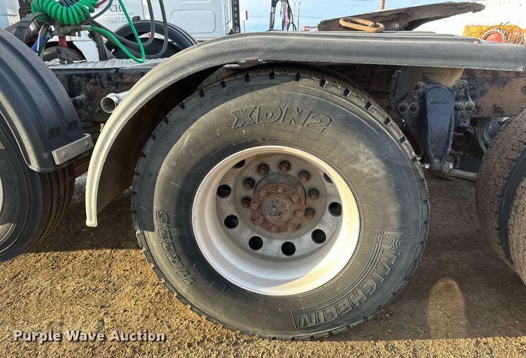 image for item DV0605 2015 Freightliner  Cascadia 125 semi truck