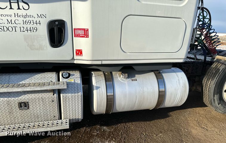 image for item DV0606 2015 Freightliner  Cascadia 125 semi truck