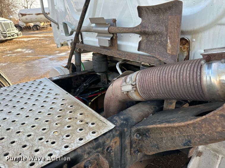 image for item DV0606 2015 Freightliner  Cascadia 125 semi truck