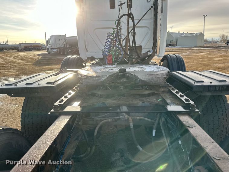 image for item DV0606 2015 Freightliner  Cascadia 125 semi truck