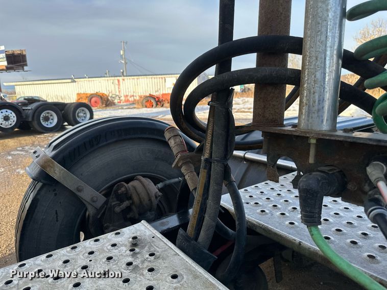 image for item DV0606 2015 Freightliner  Cascadia 125 semi truck