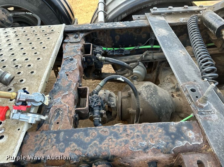 image for item DV0606 2015 Freightliner  Cascadia 125 semi truck