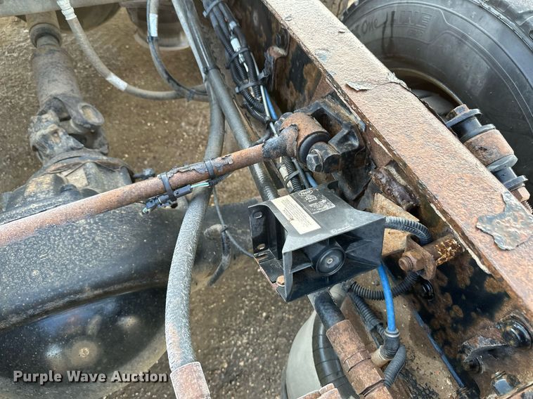 image for item DV0606 2015 Freightliner  Cascadia 125 semi truck