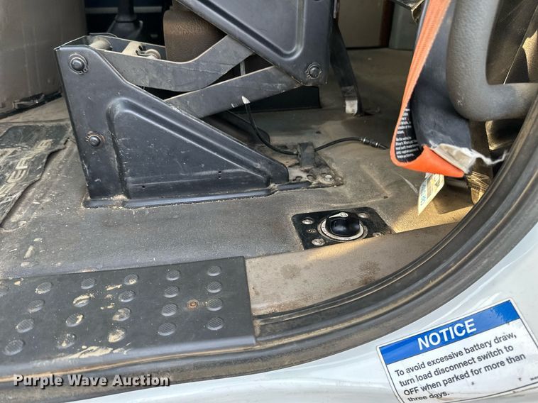 image for item DV0606 2015 Freightliner  Cascadia 125 semi truck