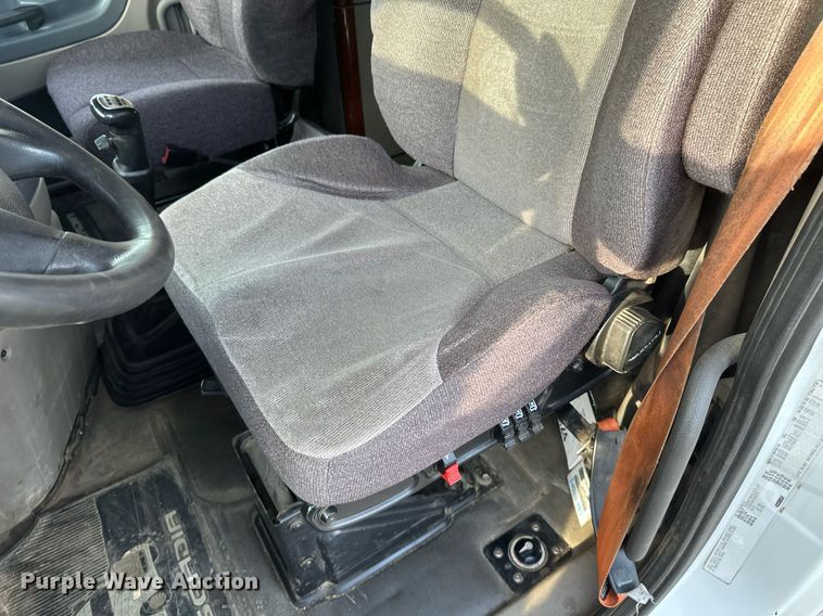 image for item DV0606 2015 Freightliner  Cascadia 125 semi truck