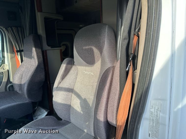 image for item DV0606 2015 Freightliner  Cascadia 125 semi truck