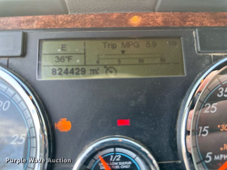 image for item DV0606 2015 Freightliner  Cascadia 125 semi truck