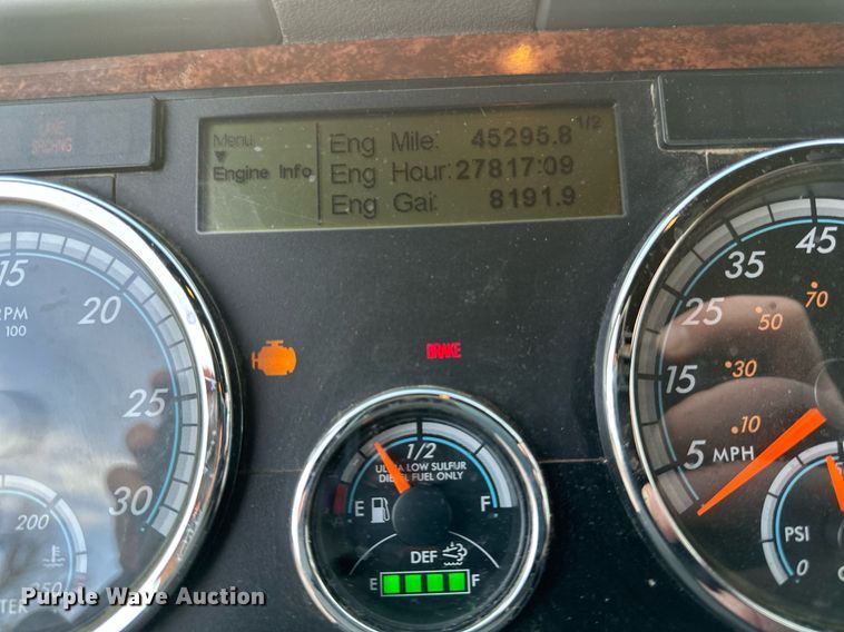 image for item DV0606 2015 Freightliner  Cascadia 125 semi truck