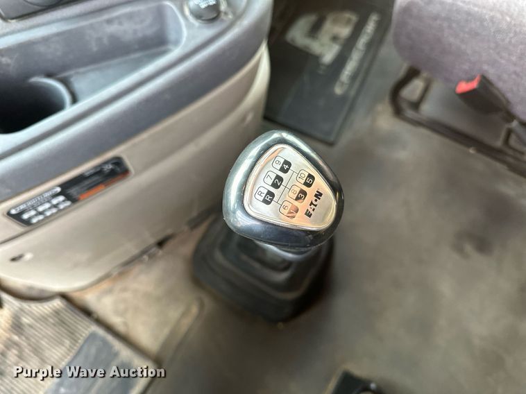 image for item DV0606 2015 Freightliner  Cascadia 125 semi truck