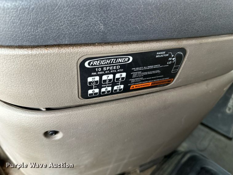 image for item DV0606 2015 Freightliner  Cascadia 125 semi truck