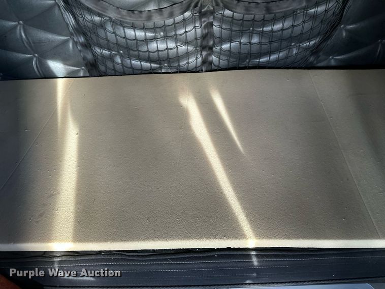 image for item DV0606 2015 Freightliner  Cascadia 125 semi truck