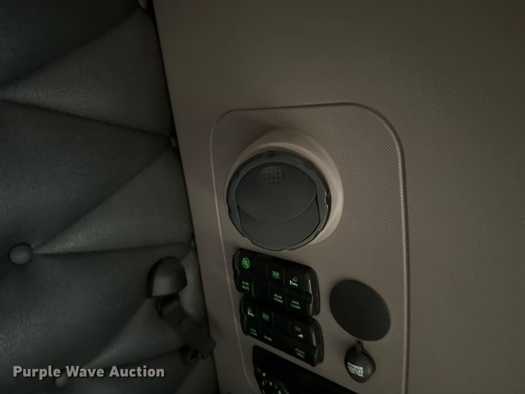 image for item DV0606 2015 Freightliner  Cascadia 125 semi truck