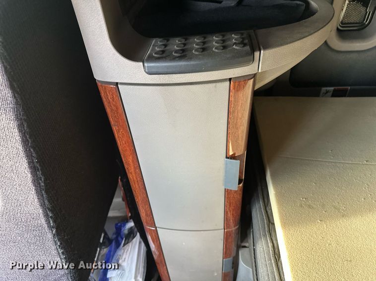 image for item DV0606 2015 Freightliner  Cascadia 125 semi truck