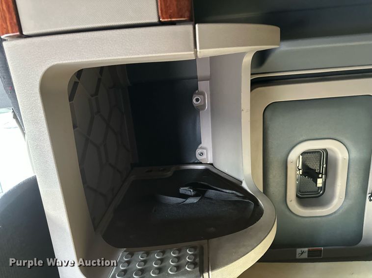 image for item DV0606 2015 Freightliner  Cascadia 125 semi truck