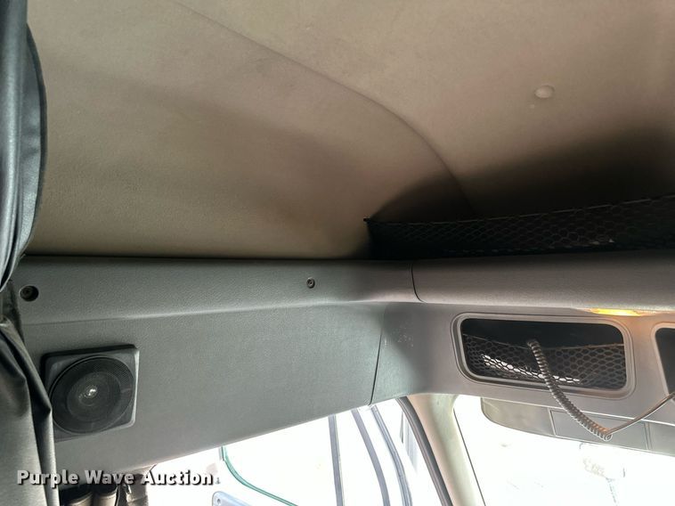 image for item DV0606 2015 Freightliner  Cascadia 125 semi truck