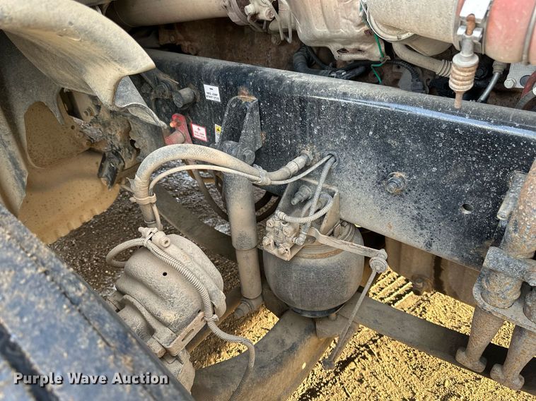 image for item DV0606 2015 Freightliner  Cascadia 125 semi truck