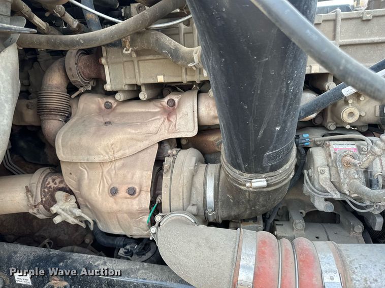 image for item DV0606 2015 Freightliner  Cascadia 125 semi truck