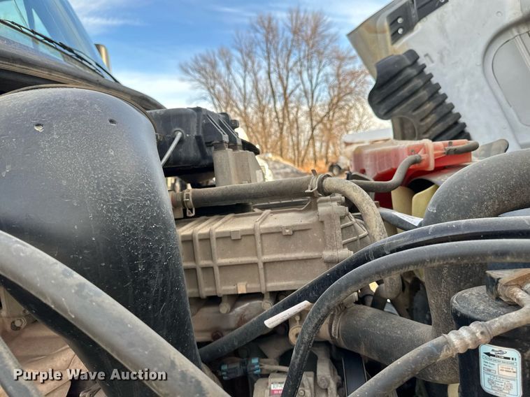 image for item DV0606 2015 Freightliner  Cascadia 125 semi truck