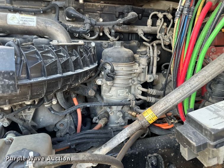 image for item DV0606 2015 Freightliner  Cascadia 125 semi truck