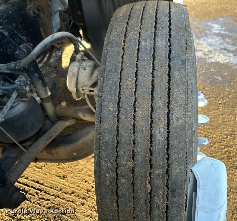 image for item DV0606 2015 Freightliner  Cascadia 125 semi truck