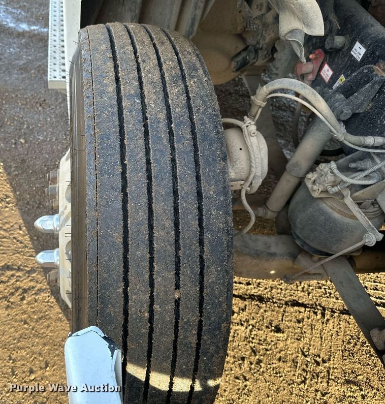 image for item DV0606 2015 Freightliner  Cascadia 125 semi truck