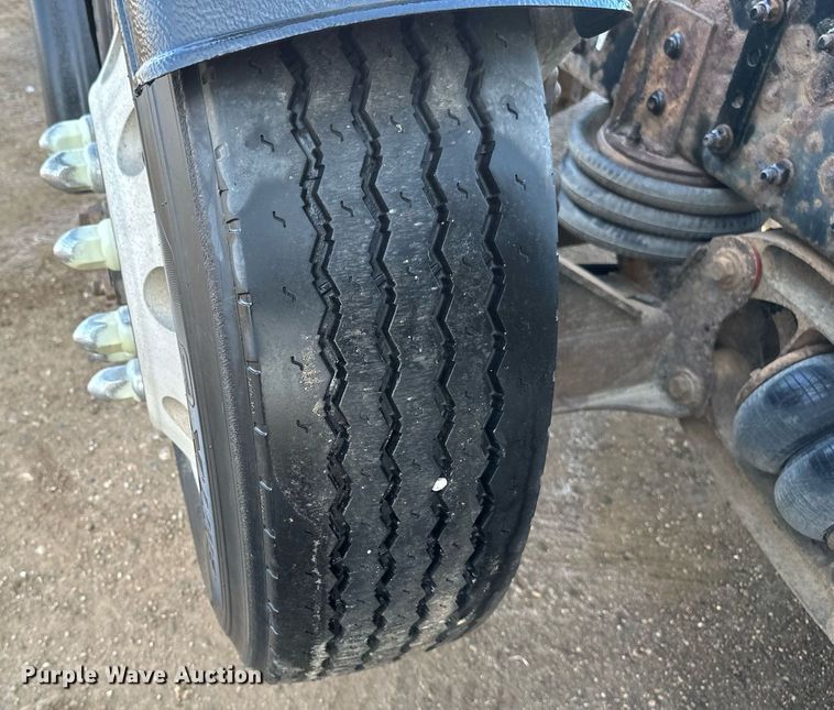 image for item DV0606 2015 Freightliner  Cascadia 125 semi truck