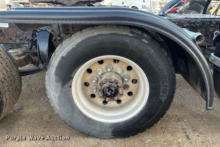 image for item DV0606 2015 Freightliner  Cascadia 125 semi truck