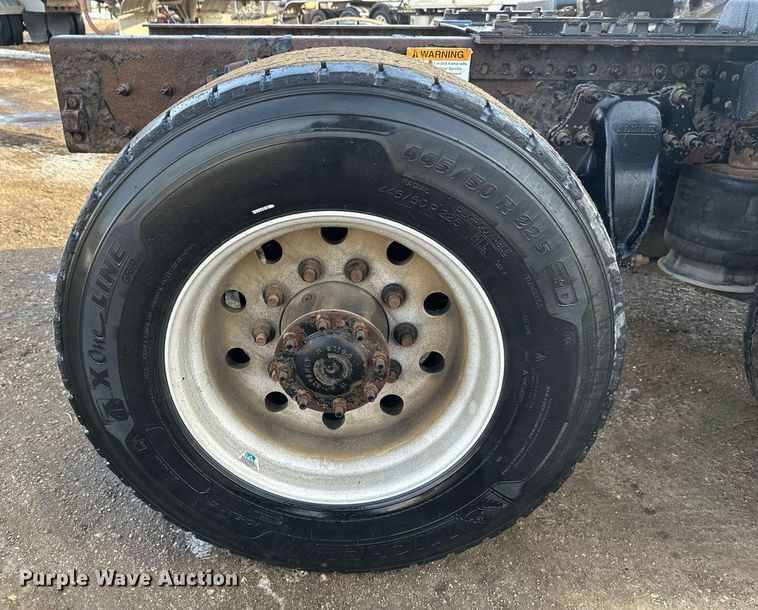 image for item DV0606 2015 Freightliner  Cascadia 125 semi truck