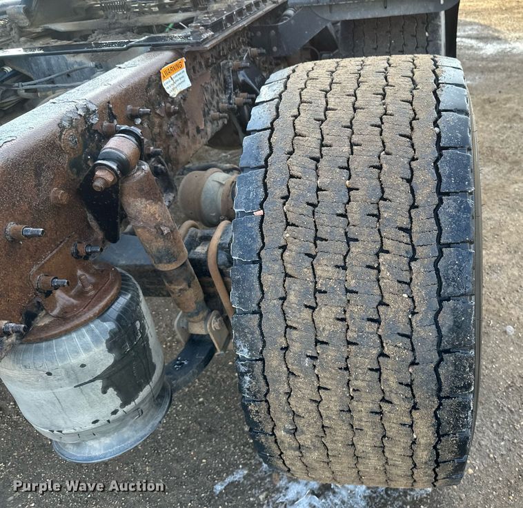 image for item DV0606 2015 Freightliner  Cascadia 125 semi truck